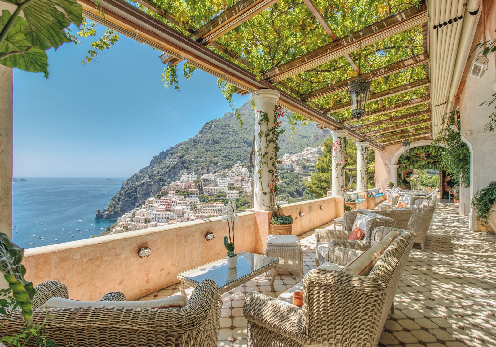 7-Amalfi-Coast-Luxury-Holiday-Villa-outdoor-lounge-AC1003